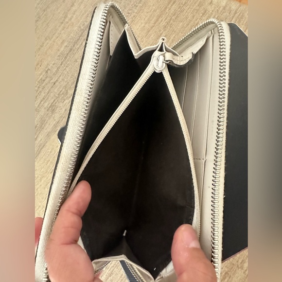 Beautiful Gucci Long Wallet - Picture 13 of 13